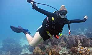 A happy Dive Against Debris diver